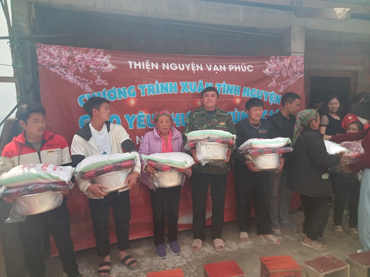 Chương trình từ thiện tại thôn Lùng Thàng
